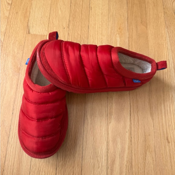 UGG Kids Vibrant Red Slippers - Picture 3 of 7